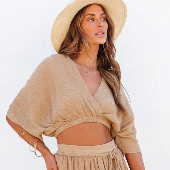 BREEZE ON BY CRINKLE CROP TOP - LATTE - Picture 4 of 4